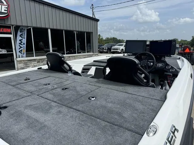 Slide: The Image of Skeeter ZXR20 2025 - 4