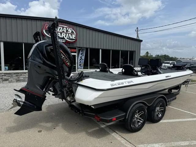 Slide: The Image of Skeeter ZXR20 2025 - 7