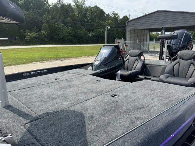 Slide: The Image of 2025 Skeeter ZXR20 fishing boat with spacious deck and comfortable seating. - 15