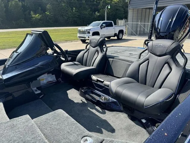 Slide: The Image of Skeeter ZXR21 2025 - 10