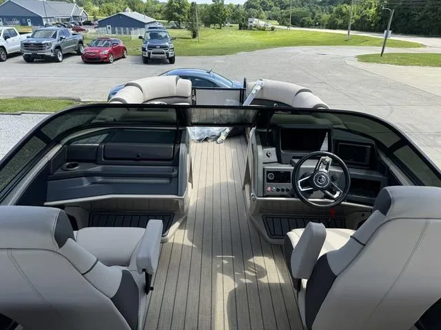 Slide: The Image of Avalon Catalina Quad Lounger Windshield 25 FT 2024 - 12