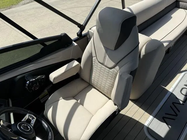 Slide: The Image of Avalon Catalina Quad Lounger Windshield 25 FT 2024 - 18