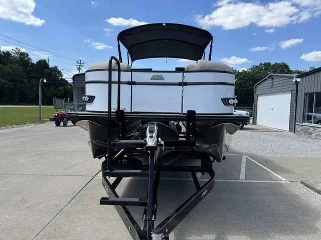 Slide: The Image of Avalon Catalina Quad Lounger Windshield 25 FT 2024 - 6