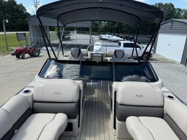 Slide: The Image of Avalon Catalina Quad Lounger Windshield 25 FT 2024 - 8