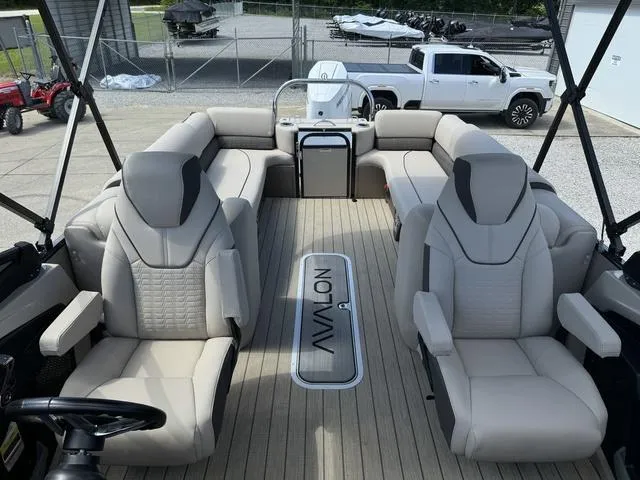 Slide: The Image of Avalon Catalina Quad Lounger Windshield 25 FT 2024 - 9