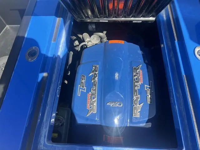 Slide: The Image of 2021 Moomba Makai boat engine, Raptor 6.2L, blue cover. - 12