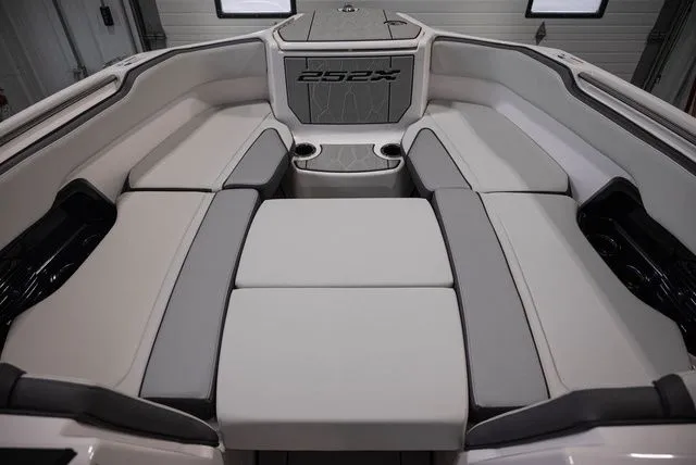 Slide: The Image of Yamaha 252XE 2025 - 12