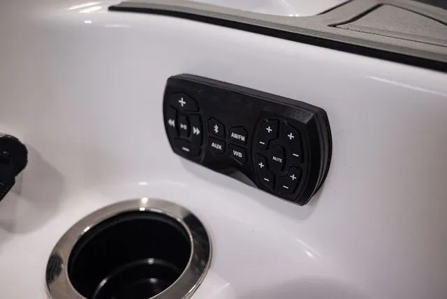 Slide: The Image of Yamaha 252XE 2025 - 19