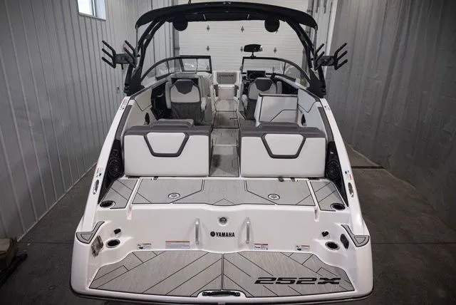 Slide: The Image of Yamaha 252XE 2025 - 4