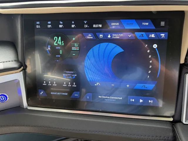 Slide: The Image of MasterCraft XT25 2025 - 17