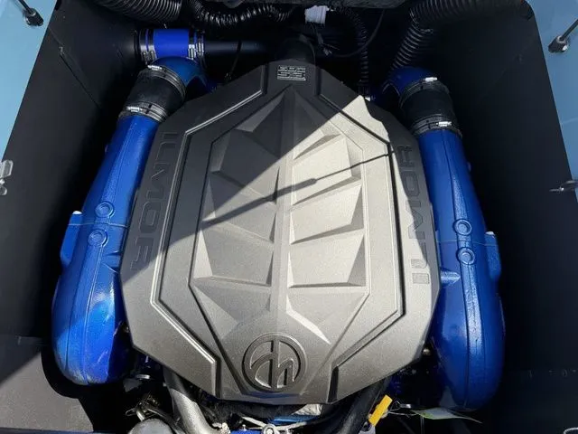 Slide: The Image of MasterCraft XT25 2025 - 20