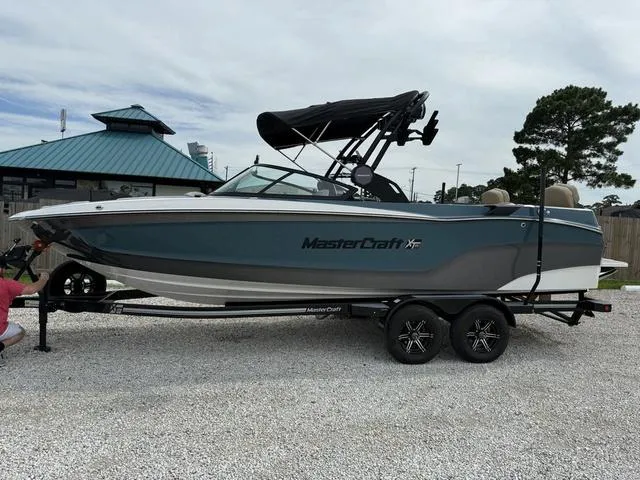 Slide: The Image of MasterCraft XT25 2025 - 3