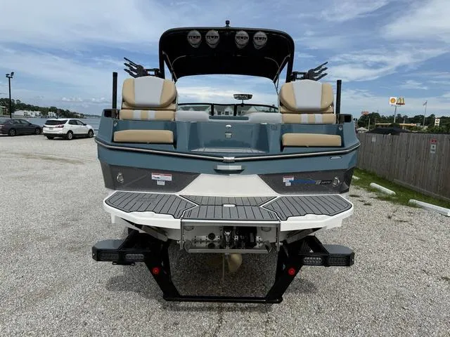 Slide: The Image of MasterCraft XT25 2025 - 4