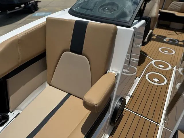 Slide: The Image of MasterCraft X24 2024 - 12