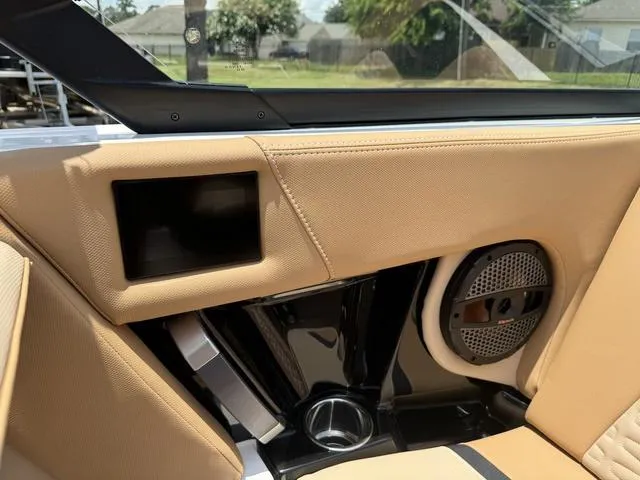 Slide: The Image of MasterCraft X24 2024 - 9