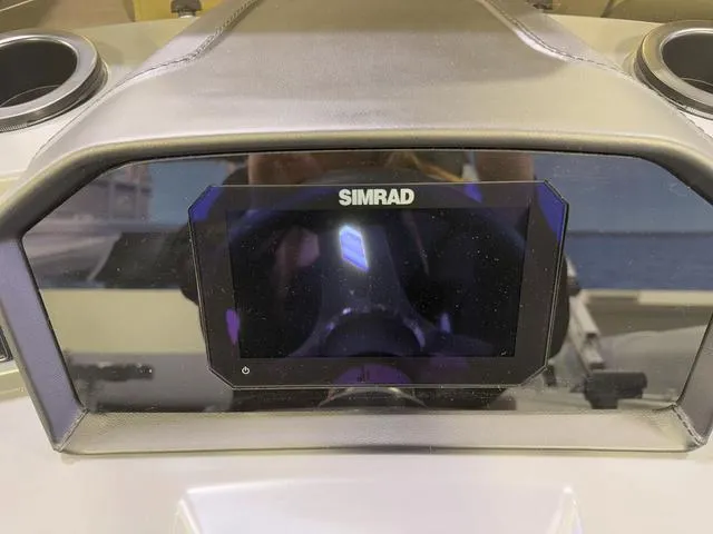 Slide: The Image of Bennington S L-Bench 22 SLJ Pontoon 2025 - 16