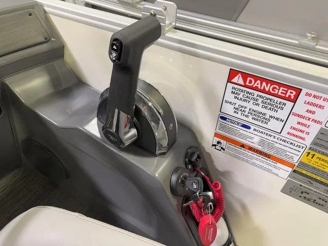 Slide: The Image of Bennington S L-Bench 22 SLJ Pontoon 2025 - 18