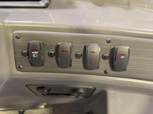 Slide: The Image of Bennington S L-Bench 22 SLJ Pontoon 2025 - 21