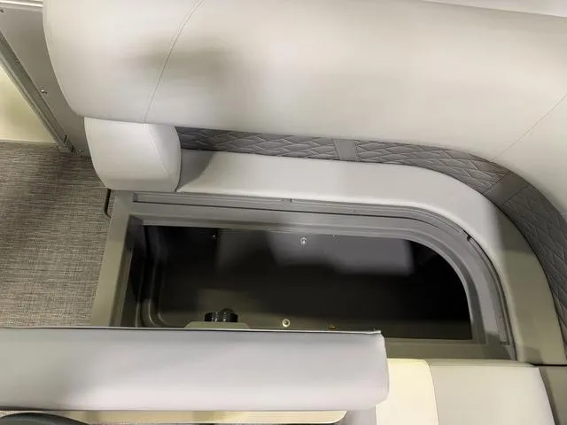 Slide: The Image of Bennington S L-Bench 22 SLJ Pontoon 2025 - 24