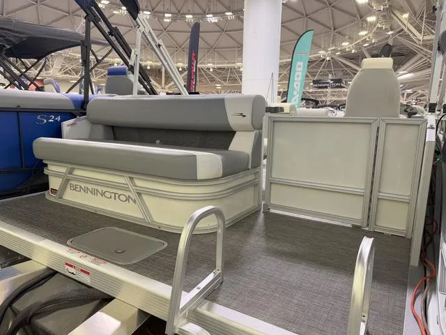 Slide: The Image of Bennington S L-Bench 22 SLJ Pontoon 2025 - 29