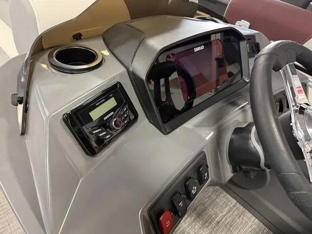 Slide: The Image of Bennington S L-Bench 20 SL Pontoon 2025 - 16