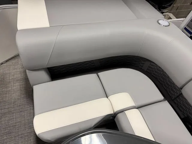 Slide: The Image of Bennington S L-Bench 20 SL Pontoon 2025 - 22