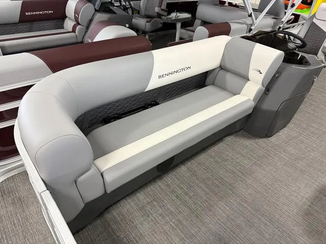 Slide: The Image of Bennington S L-Bench 20 SL Pontoon 2025 - 4