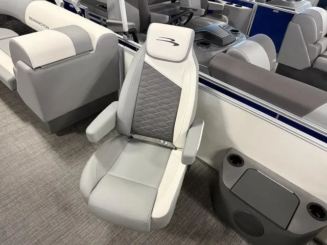 Slide: The Image of Bennington S L-Bench 20 SL Pontoon 2025 - 9