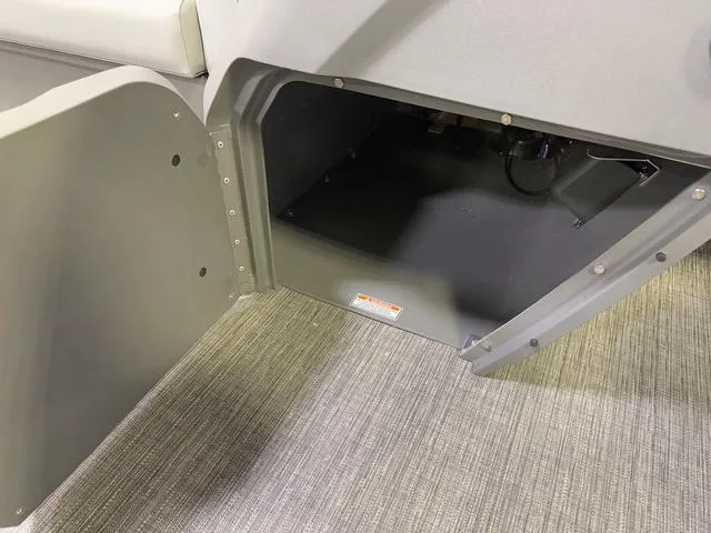 Slide: The Image of Bennington S L-Bench 22 SLJ Pontoon 2025 - 11