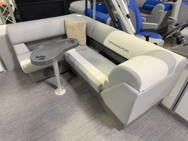 Slide: The Image of Bennington S L-Bench 22 SLJ Pontoon 2025 - 22