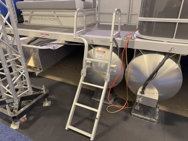 Slide: The Image of Bennington S L-Bench 22 SLJ Pontoon 2025 - 28