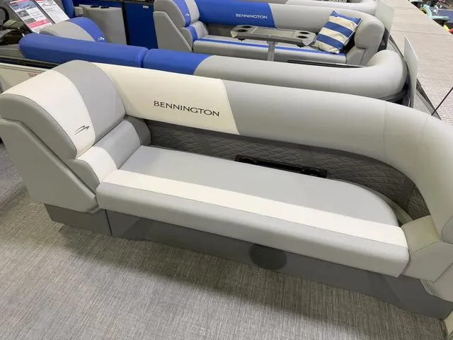 Slide: The Image of Bennington S L-Bench 22 SLJ Pontoon 2025 - 5