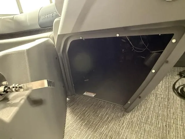 Slide: The Image of Bennington 20SL - L Bench - Pontoon 2025 - 11