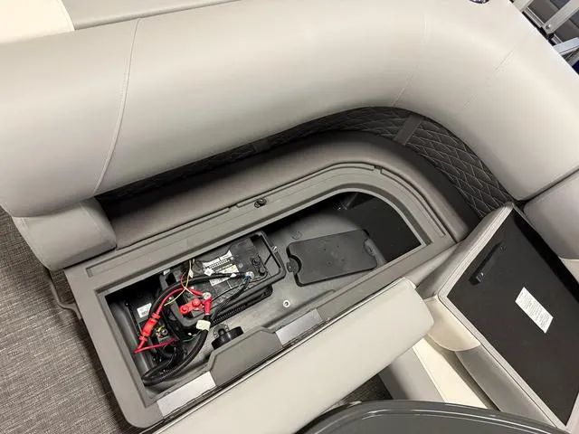 Slide: The Image of Bennington S L-Bench 20 SL Pontoon 2025 - 23