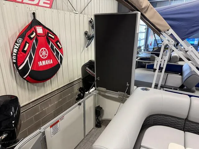 Slide: The Image of Bennington S L-Bench 20 SL Pontoon 2025 - 27