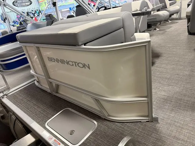 Slide: The Image of Bennington S L-Bench 20 SL Pontoon 2025 - 31