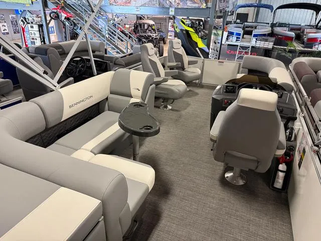 Slide: The Image of Bennington S L-Bench 20 SL Pontoon 2025 - 32
