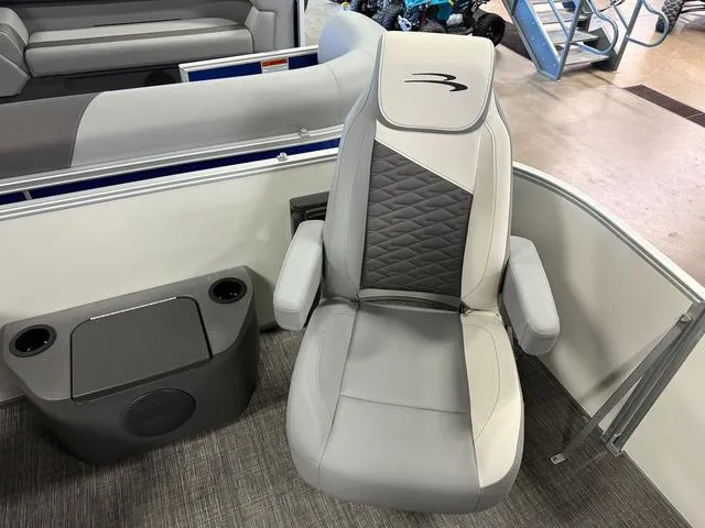 Slide: The Image of Bennington S L-Bench 20 SL Pontoon 2025 - 7