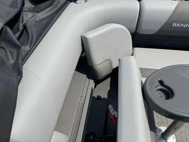 Slide: The Image of Bennington S L-Bench 22 SLJ Pontoon 2025 - 16