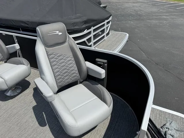 Slide: The Image of Bennington S L-Bench 22 SLJ Pontoon 2025 - 6