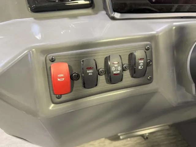 Slide: The Image of Bennington S L-Bench 22 SLJ Pontoon 2025 - 14