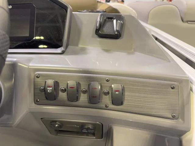 Slide: The Image of Bennington S L-Bench 22 SLJ Pontoon 2025 - 17