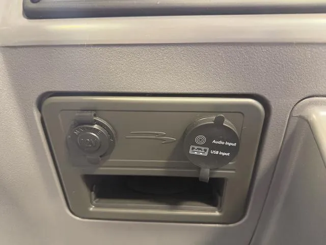 Slide: The Image of Bennington S L-Bench 22 SLJ Pontoon 2025 - 20