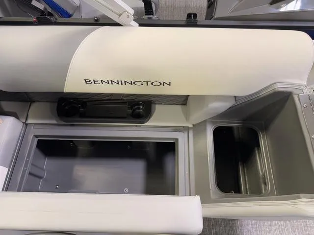 Slide: The Image of Bennington S L-Bench 22 SLJ Pontoon 2025 - 23