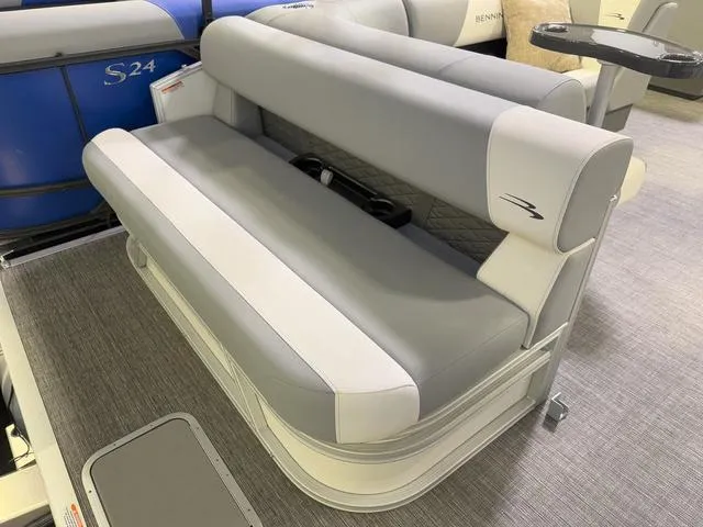 Slide: The Image of Bennington S L-Bench 22 SLJ Pontoon 2025 - 25