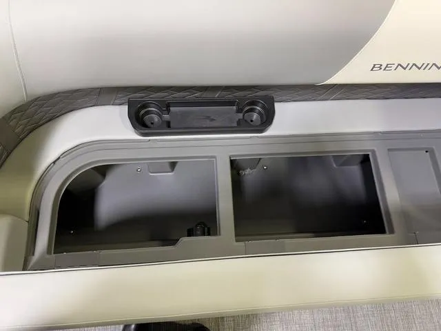 Slide: The Image of Bennington S L-Bench 22 SLJ Pontoon 2025 - 9