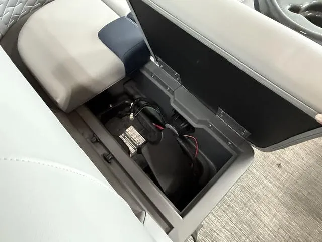 Slide: The Image of Bennington 20SL - L Bench - Pontoon 2025 - 13