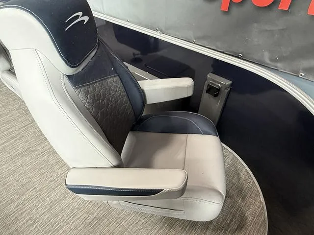 Slide: The Image of Bennington 20SL - L Bench - Pontoon 2025 - 6