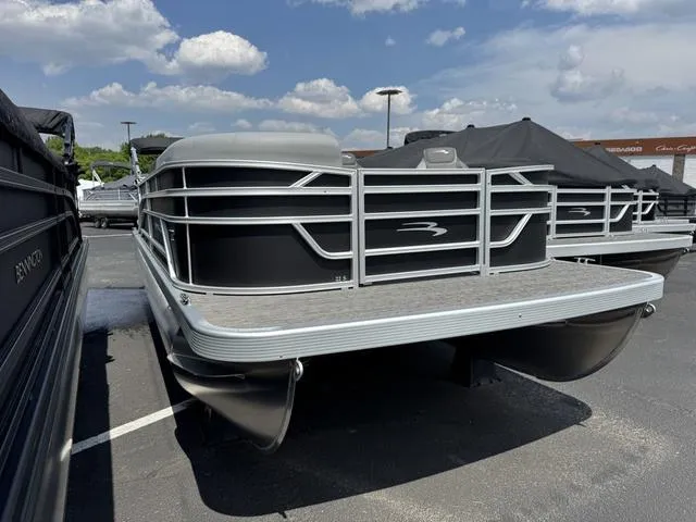 Slide: The Image of Bennington S L-Bench 22 SLJ Pontoon 2025 - 2