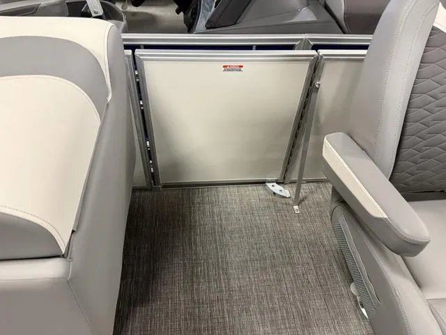 Slide: The Image of Bennington S L-Bench 20 SL Pontoon 2025 - 11